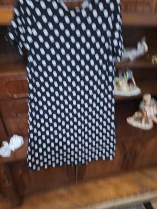 Rochie cu buline  mânecă scurța