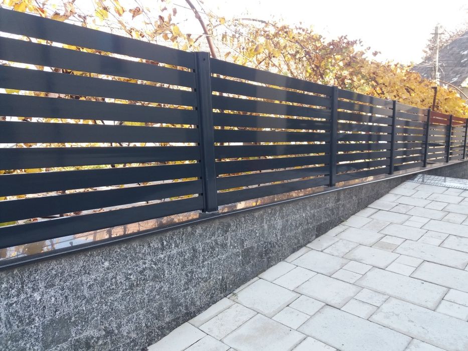 Garduri din șipci metalice