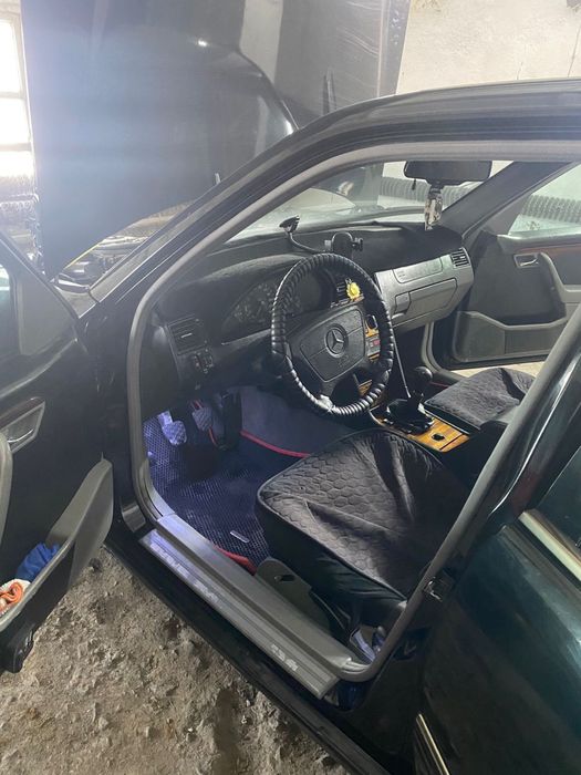 Продам машину срочно торг