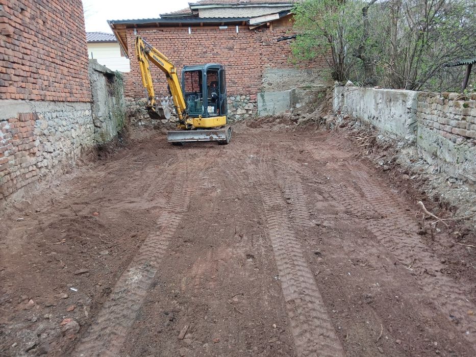 Услуги с Багер, Валяк ,Бобкати , Чук и Самосвали до .БИК-СТРОЙ ООД