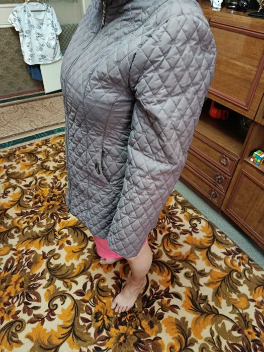 Продаются    две   женские   куртки  толстая   и  тонкая  куртки