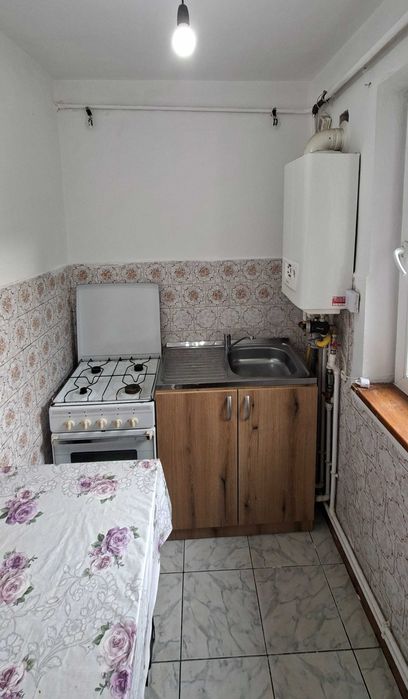 Inchiriez apartament.