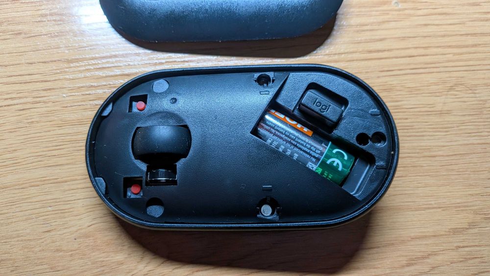 Mouse logitech pebble m350