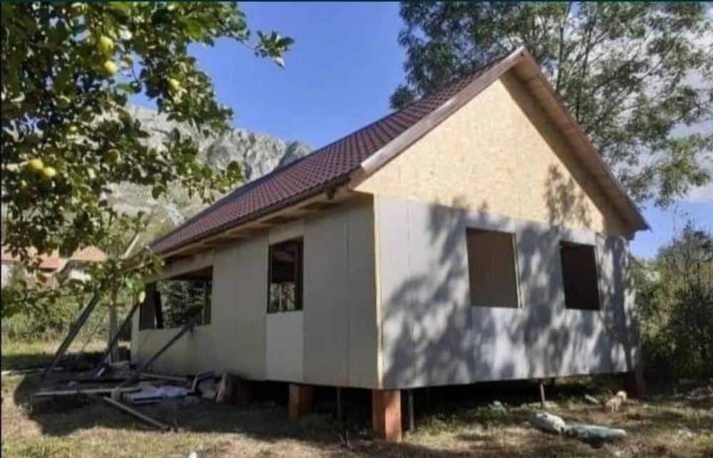 Vane case pe structura metalica