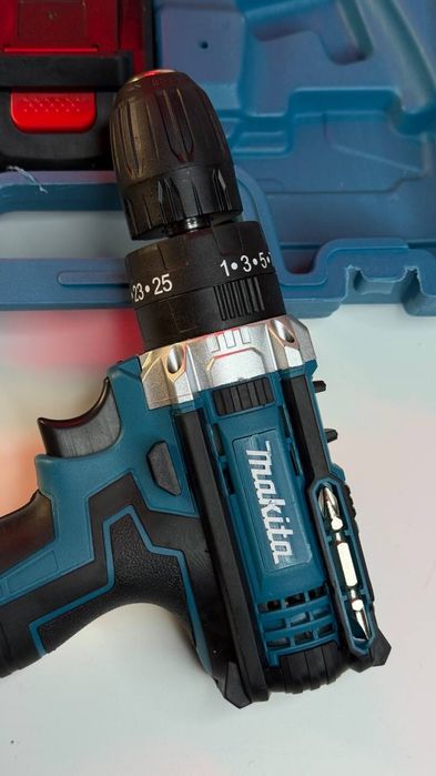 Шуруповерт Makita