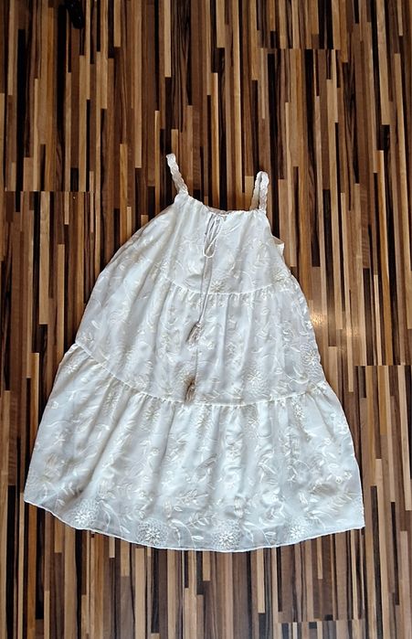 Rochiță ivoire cu broderie pt adolescente