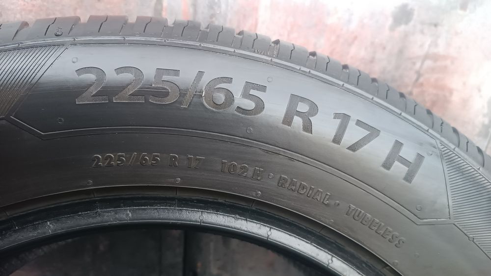 225/65/17 Barum .
