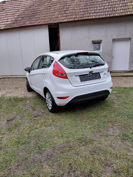 Vând Ford Fiesta an 2010,benzina1.3,recent adus