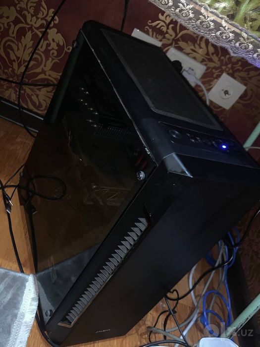 Игровой компьютер + монитор и аксессуары.  4TB