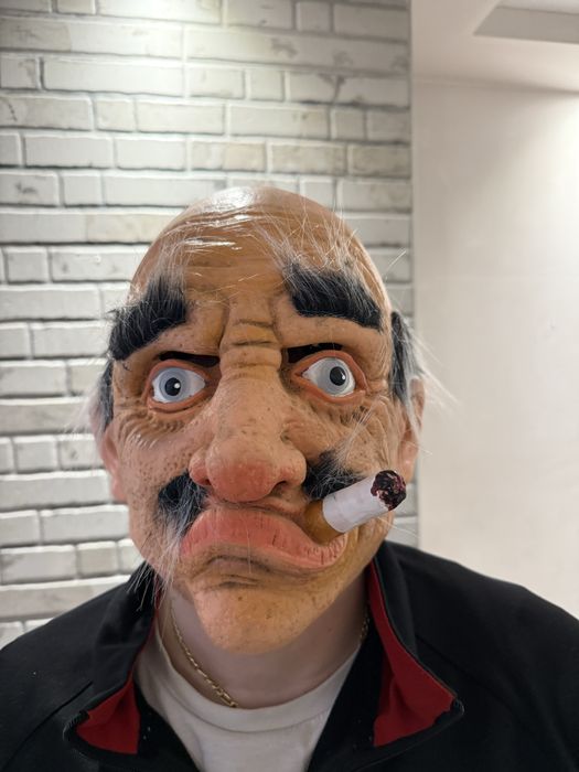 Карнавални костюми и маски