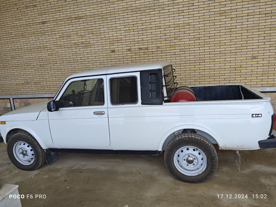 Нива Пикап сотилади