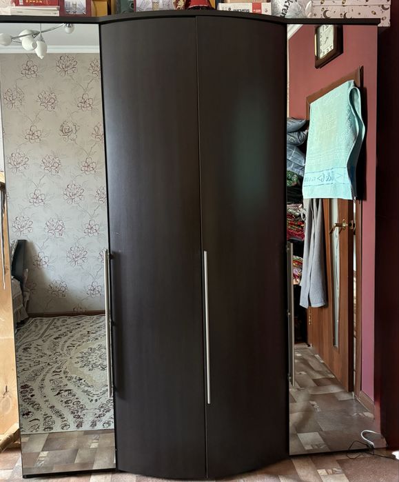 Продаётся прочный и вместительный шифоньер