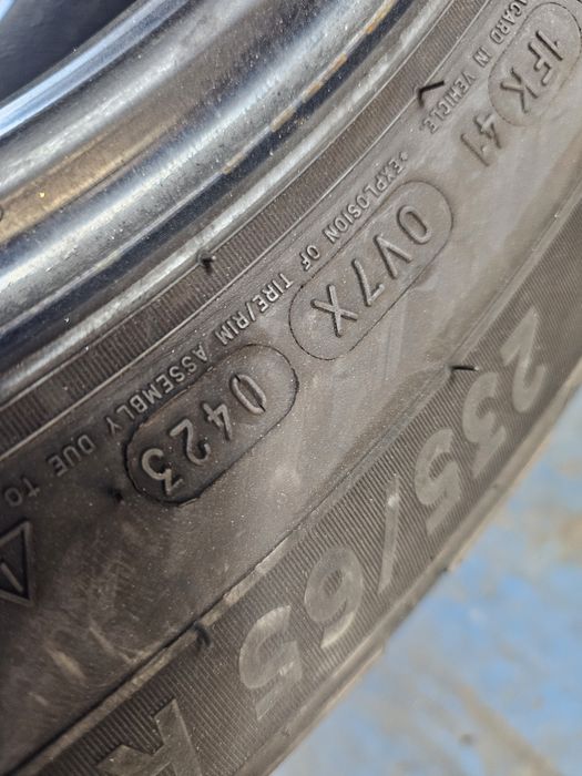 235/65R16 C Michelin DOT 2023