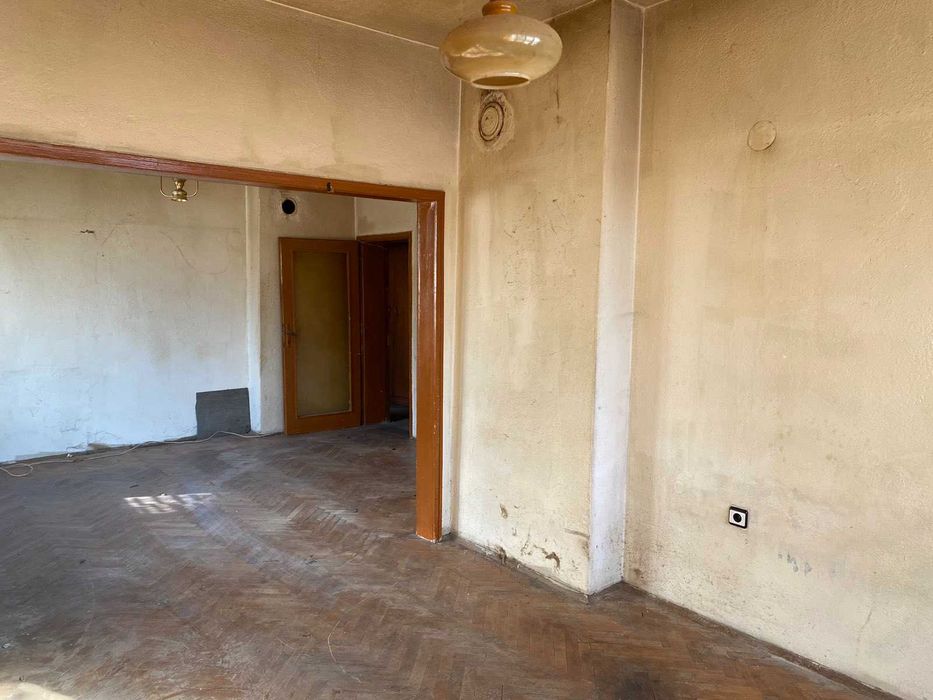 Продава се Тристаен апартамент в Карлово - 100 кв.м за 1173 €/кв.м - Снимка #7