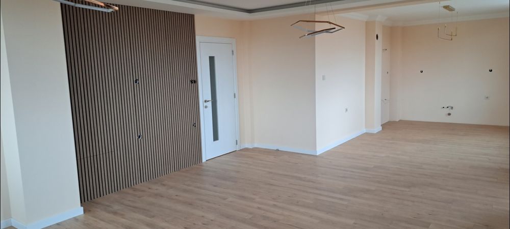 Монтаж ламиниран паркет и КУБУ первази