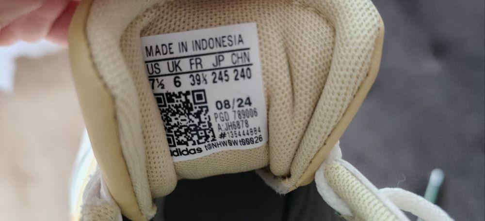 Маратонки Adidas 39 и 1/3