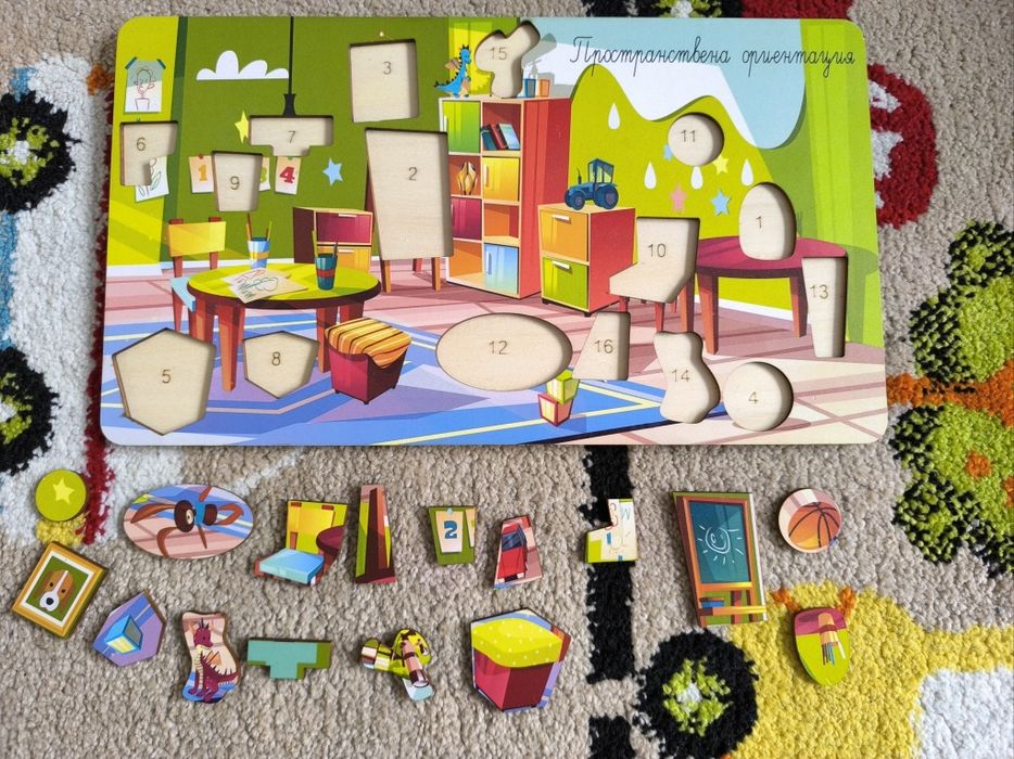 Лот дървени играчки и карти