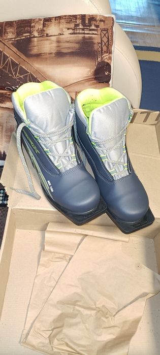 Продаются лыжные ботинки