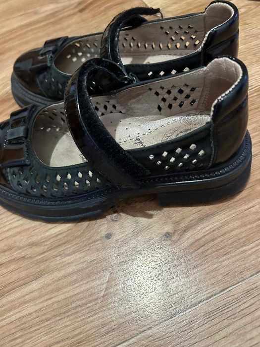 Продам туфли школьные 32 размер