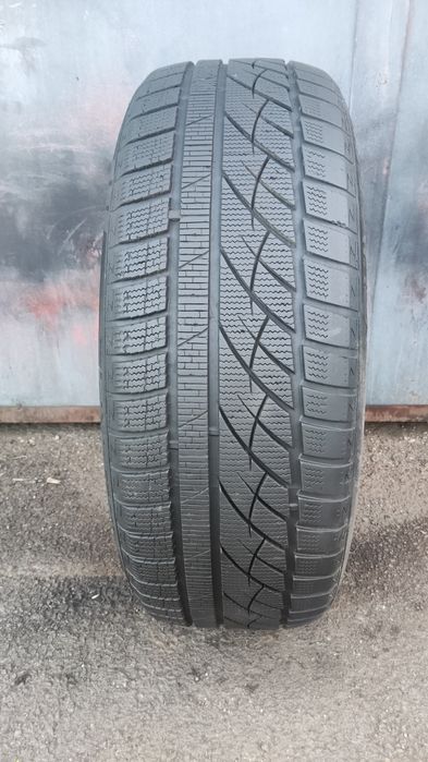 1брой зимна гума 235/60/18 Momo SUV
dot21
6.6mm
Добро състояние на гум