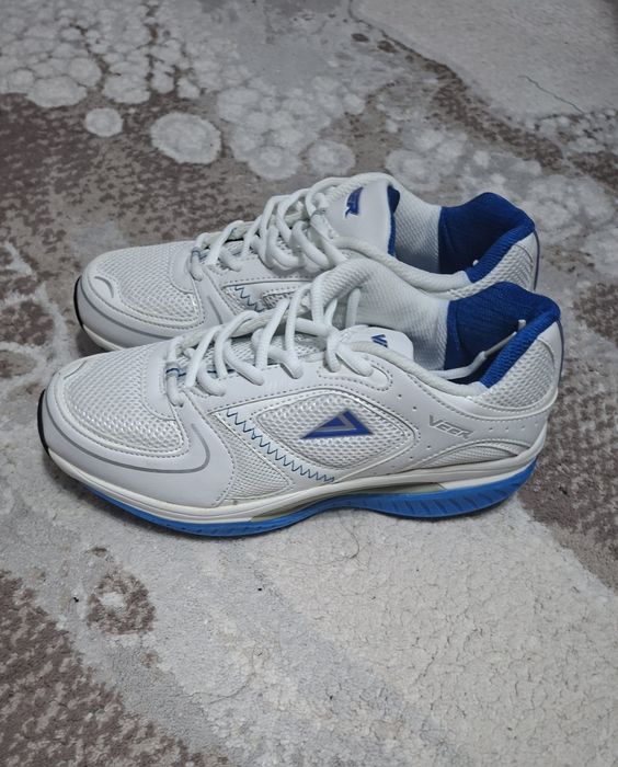 Adidași Veer noi cu 60 lei.