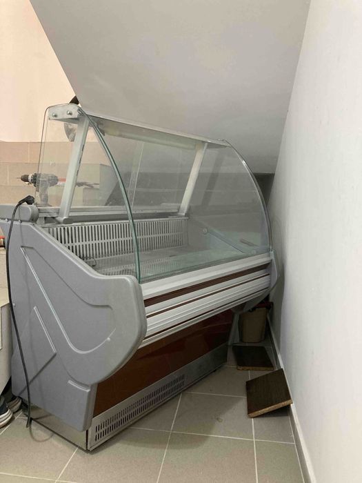 Хладилна витрина