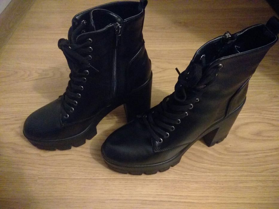 Нови Дамски боти 39 н