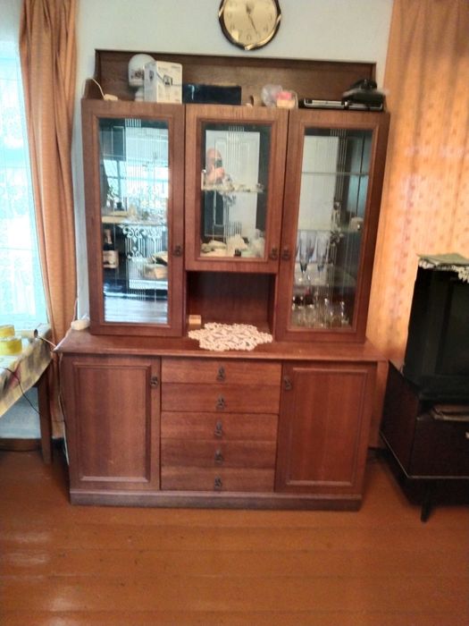 Сервант стенка с посудой