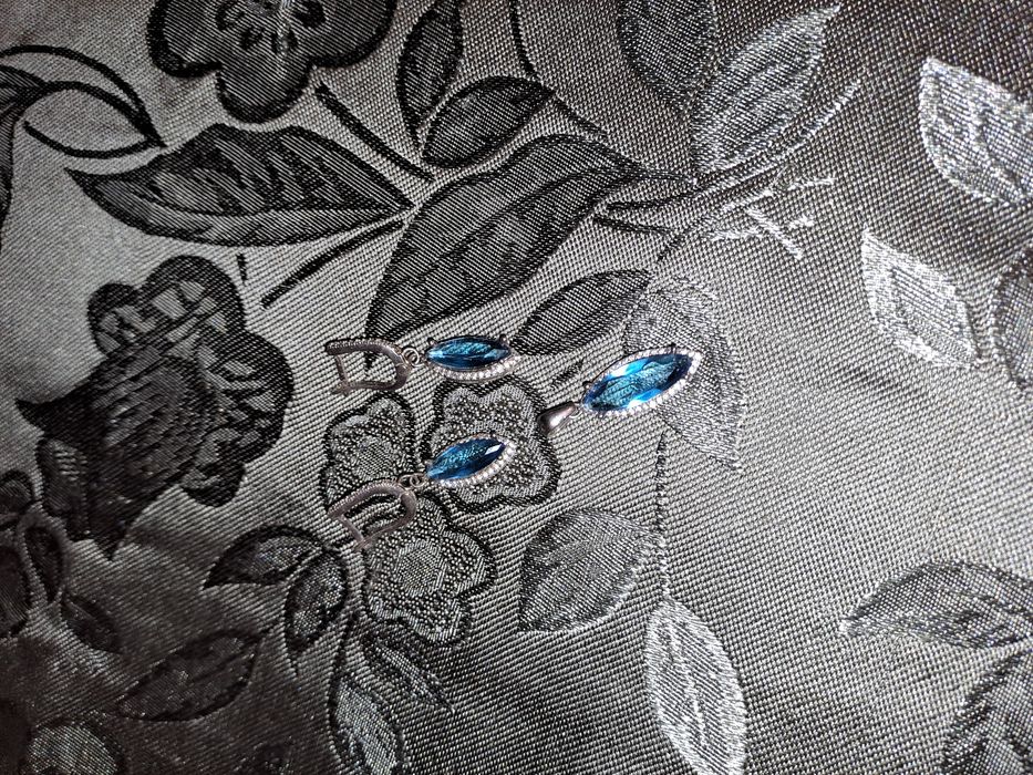 Продам серебряные серьги и кулон