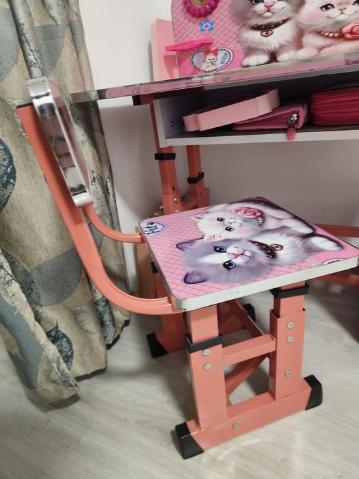Birou copii cu desene pisicute