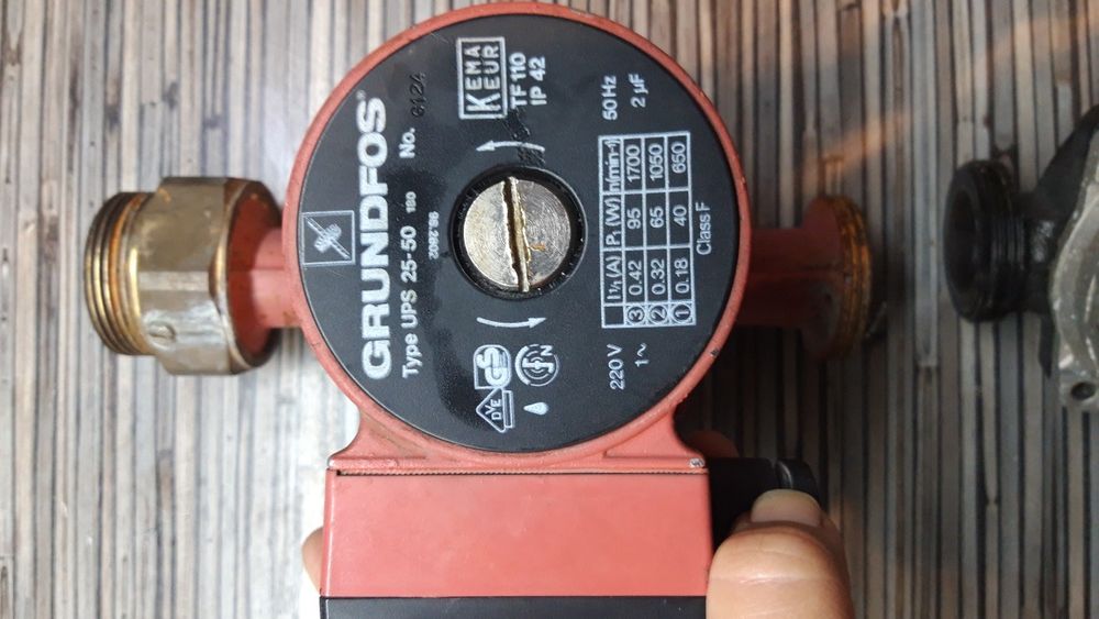 Радиатори за парно и помпи