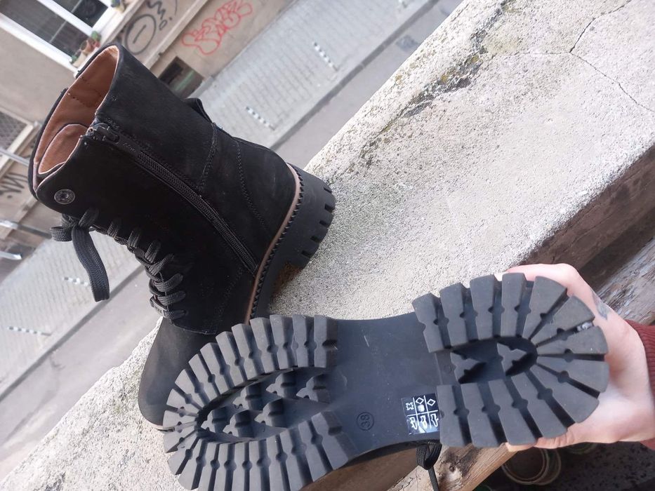 Обувки чисто нови боти кожа 37 - 38