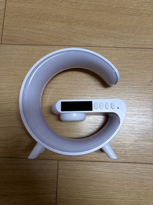 Lampa LED cu Boxa Bluetooth, incarcare wifi si Ceas - Model G6