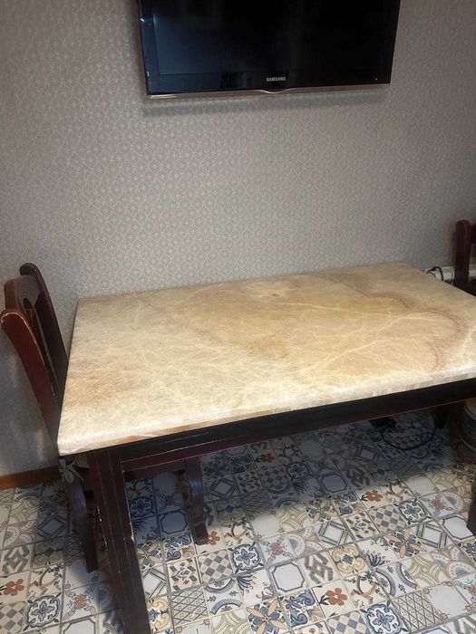 Стол со стульями