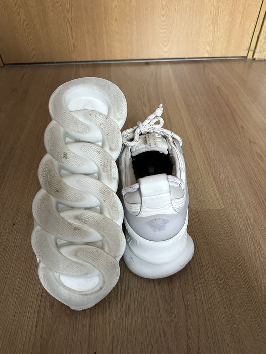 Versace chain reaction