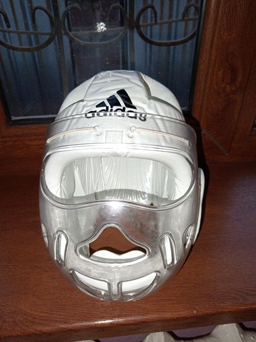 Продаю шлем для спорта карате