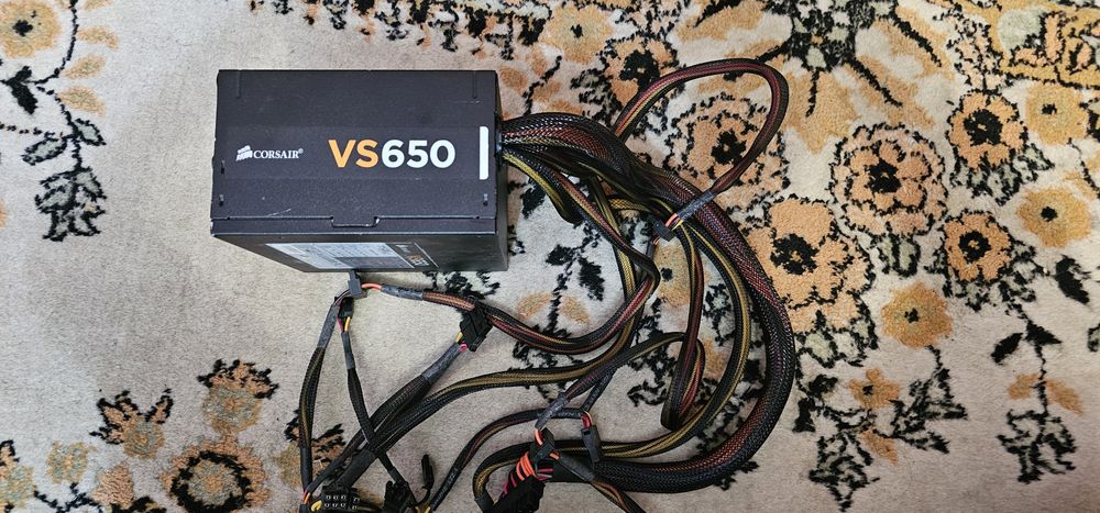 Sursa Corsair NEW VS Series VS650 la 150 ron