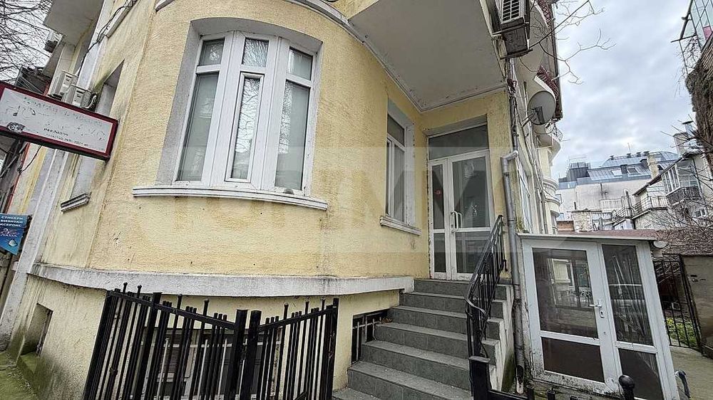 Етаж от къща под наем в центъра на Варна