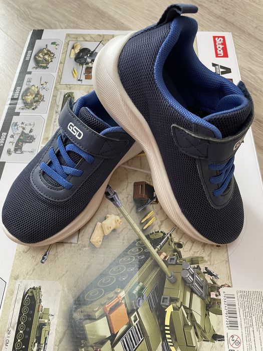 Продам кроссовки детские