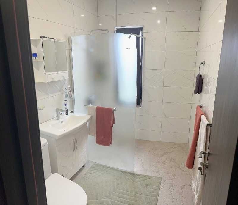 Дава се под наем Къща в Бургас, Сарафово - 220 кв.м за 1200 € - Снимка #1