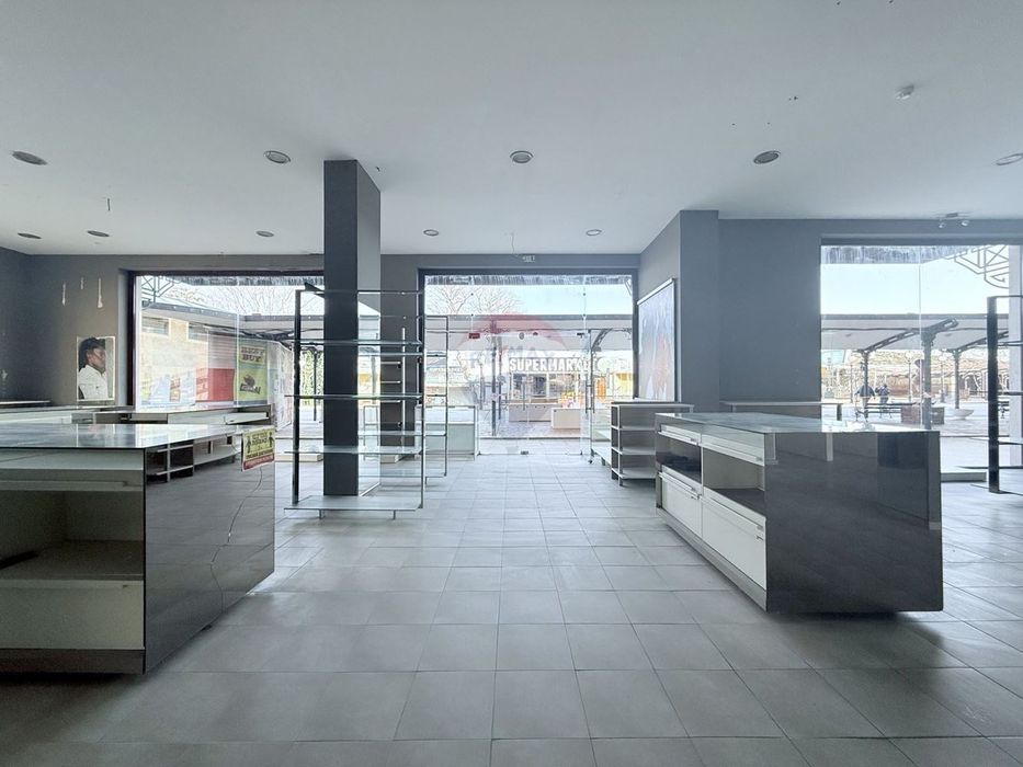 Продава се Магазин в к.к. Златни пясъци - 423 кв.м за 18 €/кв.м - Снимка #1