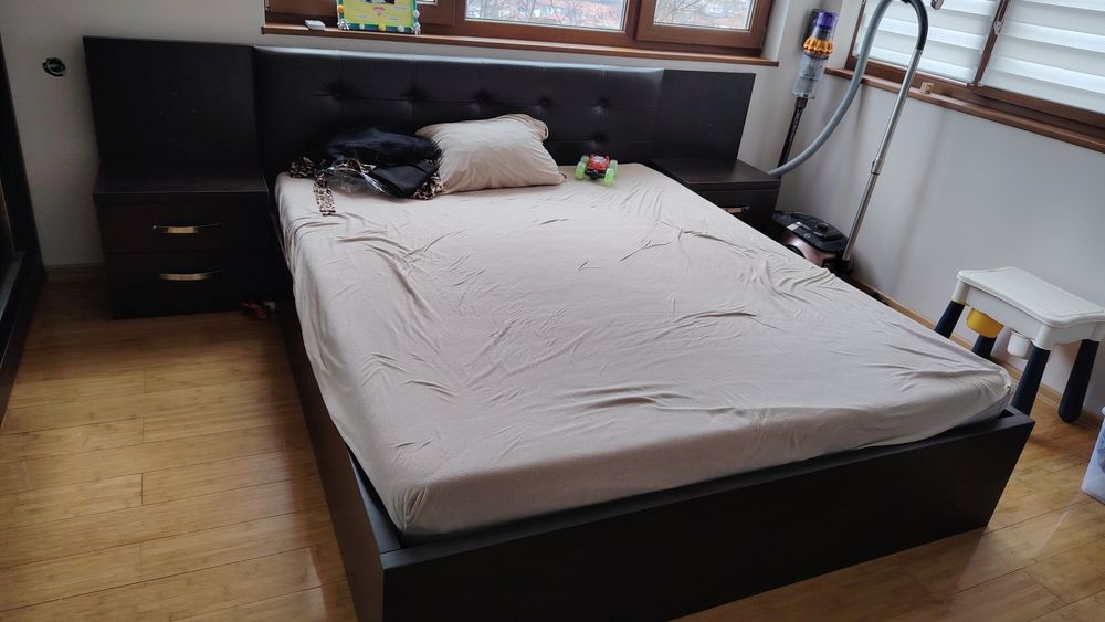 Спалня с 2 нощни шкафчета160/200