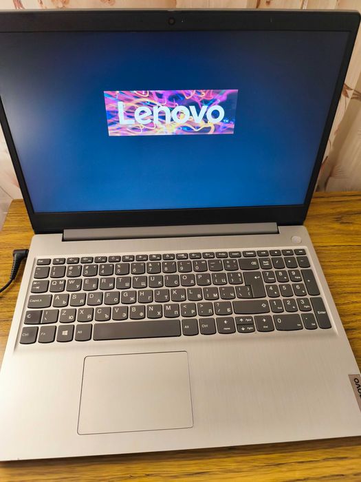 Lenovo IdeaPad 3 - AMD Ryzen 5 3500U RAM: 8 GB DDR4 SSD:512 GB Samsung