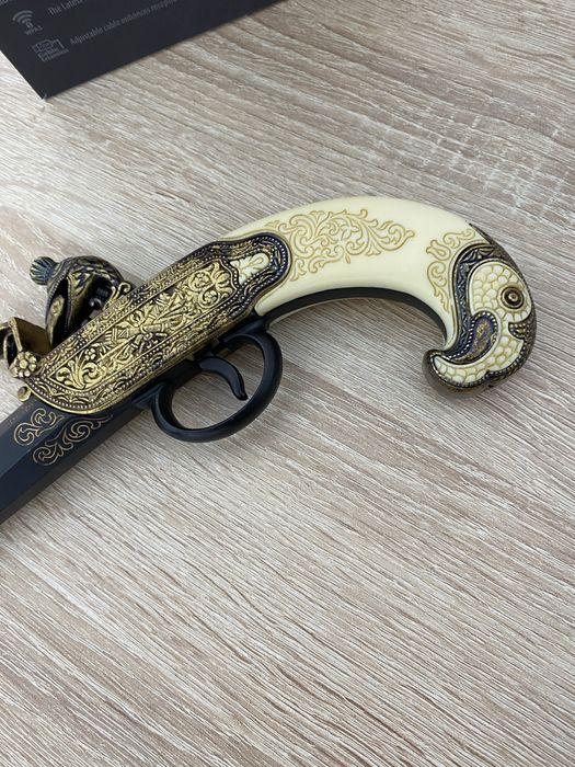 vand pistol decorativ