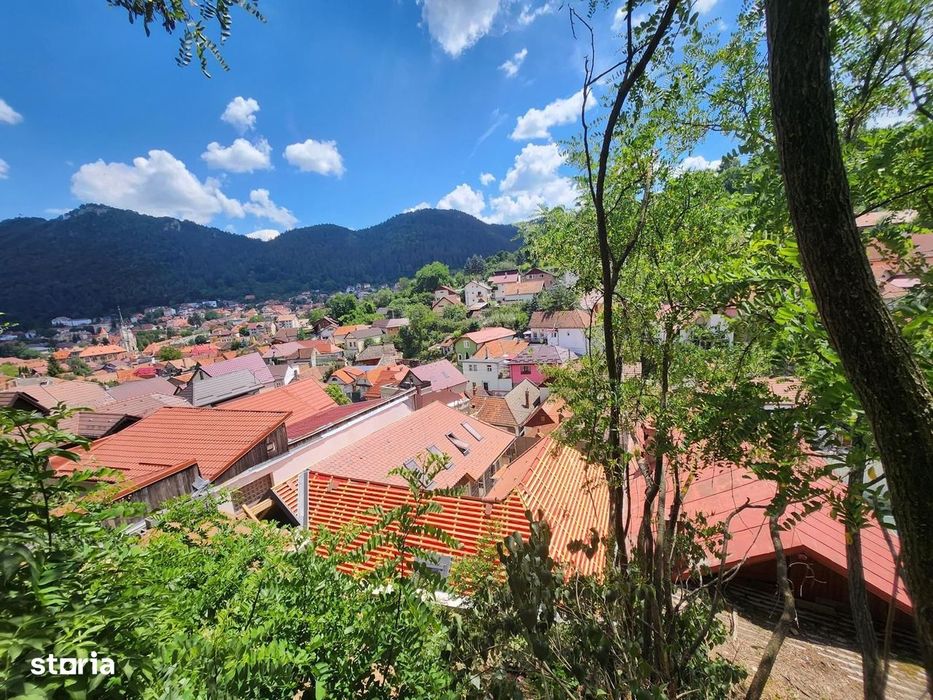 CASA CU TEREN IN Cartierul Schei