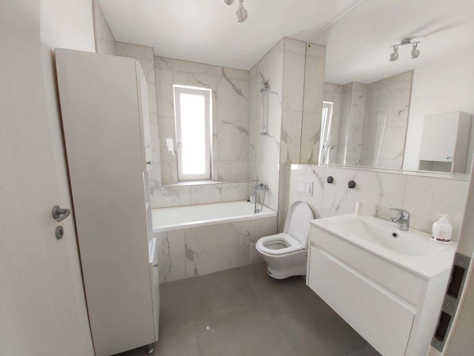 Inchiriez apartament cu 2 camere cu loc de parcare inclus, bloc nou