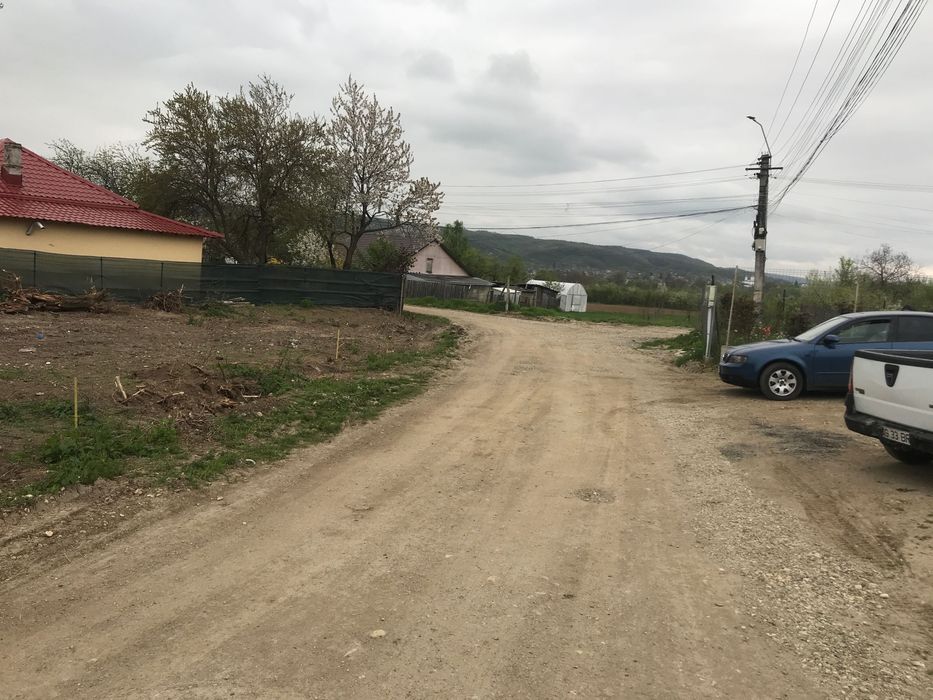 Teren ideal pentru casa-liniște,natura și acces rapid la oraș