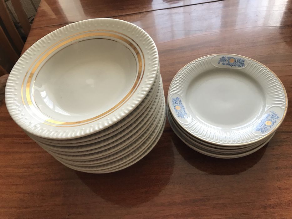 Тарелки фарфоровые