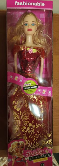 Продавам играчки за момиче