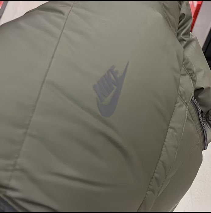 Продам зимний пуховик nike